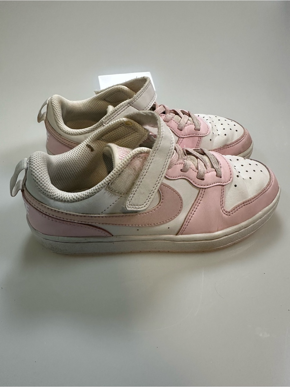 Nike Kids White and Pink Hook-and-Loop Sneakers Size 2-Y